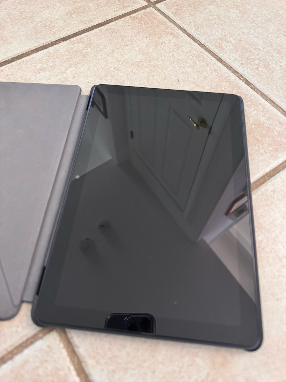 Amazon Fire Tablet in Dark Gray Folio Case - Picture 2 of 3